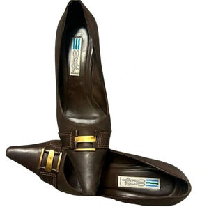 Arnold Churgin size 8 brown leather short heel pumps with gold buckle. Newer con